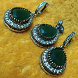 VINTAGE ELİŞİ GÜMÜŞ YEŞİL TAŞLI BİR ÇİFT KÜPE VE KOLYE UCU ÜÇLÜ SET