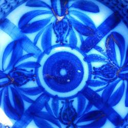 ANTİKA AVRUPA EL BOYAMA MANUFACTURE IMPERIALE ROYALE MAVİ RENKLİ DESENLİ SERAMİK TABAK ÇAP 29 cm