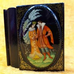 VINTAGE ELİŞİ PRENS VE PRENSES RESİMLİ RUS LAKE KÜÇÜK KUTU