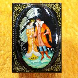 VINTAGE ELİŞİ PRENS VE PRENSES RESİMLİ RUS LAKE KÜÇÜK KUTU