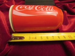 PORSELEN COCA COLA BÜYÜK BOYUTLU TUZLUK.ENDER BULUNUR BİR KOLEKSİYON PARÇASIDIR..ATIĞI VARDIR.583