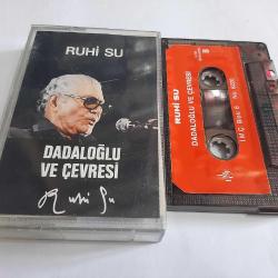 RUHİ SU DADALOĞLU VE ÇEVRESİ KAĞIT BASKI KASET