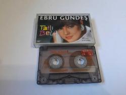 EBRU GÜNDEŞ TATLI BELA CAM BASKI KASET