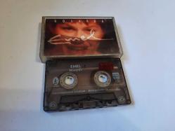 EMEL HOVARDA CAM BASKI KASET