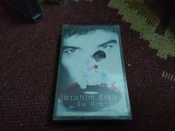 İBRAHİM ERKAL SU GİBİ JELATİNLİ CAM BASKI