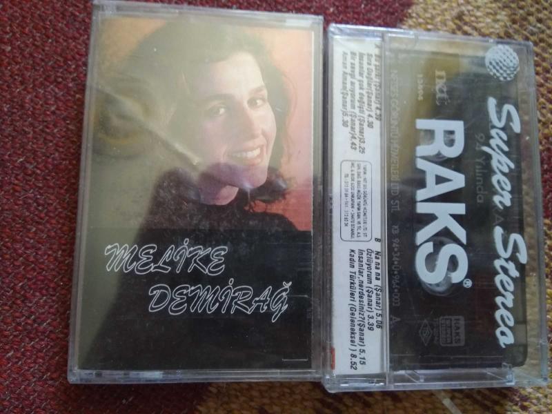 Qizning yolgiz kokraklari