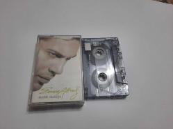 EMRE ALTUĞ DUDAK DUDAĞA CAM BASKI