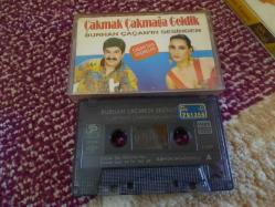 BURHAN ÇAÇAN SESİNDEN ÇAKMAK ÇAKMAĞA GELDİK CAM BASKI