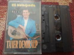 TANER DEMİRALP ELİ KULAĞINDA KAĞIT BASKI