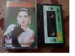 HÜNER ÇOŞKUNER BENİ SEVMENİ İSTİYORUM KAĞIT BASKI