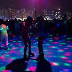 DİSKO IŞIĞI LED RGB DİSKO IŞIK TOPU AMPUL LED IŞIK DÖNEN DİSKO TOPU IŞIKLI KINA GECESİ IŞIKLARI