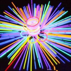 100 ADET GLOW STİCK IŞIKLI FOSFORLU ÇUBUK IŞIKLI BİLEKLİK IŞIKLI KOLYE NEON BİLEKLİK FOSFOR ÇUBUK KOLYE BİLEKLİK PARTİ IŞIĞI NEON PARTİ