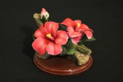 Capodimonte, porselen el yapımı çiçek dalı. Y:9 cm. Taban:11x 8cm.