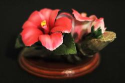 Capodimonte, porselen el yapımı çiçek dalı. Y:9 cm. Taban:11x 8cm.