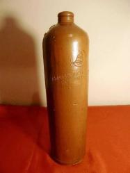 Kilden yapılmış el yapımı kulplu eski bols likör şişesi. Hollanda menşei. Damgalı. Y.32cm.