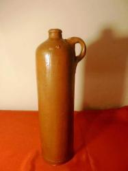 Kilden yapılmış el yapımı kulplu eski bols likör şişesi. Hollanda menşei. Damgalı. Y.32cm.