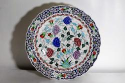 Kütahya porselen el boyaması derin duvar tabağı. İmzalı. Ç:33cm.