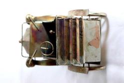 Metal, el yapımı önden çevirme kollu, müzik kutulu klasik araba. Boy 28cm. Y 15cm.