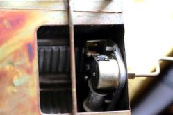 Metal, el yapımı önden çevirme kollu, müzik kutulu klasik araba. Boy 28cm. Y 15cm.