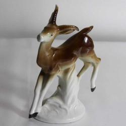 W&A imzalı ve imalat damgalı Alman porseleni ceylan figürü biblo. Y. 15cm. Boy 12cm.
