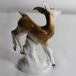 W&A imzalı ve imalat damgalı Alman porseleni ceylan figürü biblo. Y. 15cm. Boy 12cm.