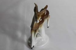 W&A imzalı ve imalat damgalı Alman porseleni ceylan figürü biblo. Y. 15cm. Boy 12cm.
