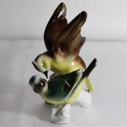 W&A imzalı ve imalat damgalı Alman porseleni kuşlar figürlü biblo. Y. 14,5cm.