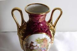 Limoges imzalı el boyaması porselen çift kulplu vazo. Taban çapı 6,5cm. Y 24cm.