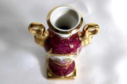 Limoges imzalı el boyaması porselen minyatür çift kulplu vazo. Y 12,5cm.