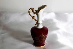 Limoges imzalı el boyaması porselen minyatür kulplu vazo. Y 12,5cm.