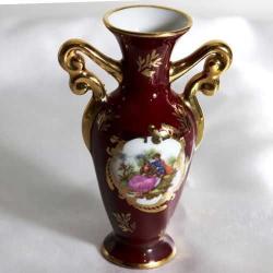 Limoges imzalı el boyaması porselen minyatür çift kulplu vazo. Y 10cm.