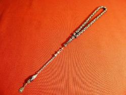 Gümüş püsküllü, gümüş işlemeli, usta işi ateş kehribar 33'lük tesbih. Püskül dahil 29cm.