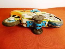 Kolları hareketli, ittir bırak yarışçı motosikleti teneke oyuncak . Boy 20 cm. Y 15 cm.