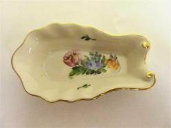 Herend imzalı el boyaması çiçek dekorlu porselen küllük. 10x5,5cm.