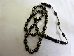 Kuka arpa kesim sarı metal kakmalı usta işi 33'lük tesbih. Boy 34cm.