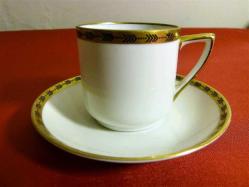 HC Chodau imzalı ve imalat damgalı bir çift porselen kahve fincanı. Y:5,5 cm