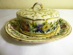 Meissen imzalı porselen el boyaması kapaklı reçellik. Çapı.19cm.