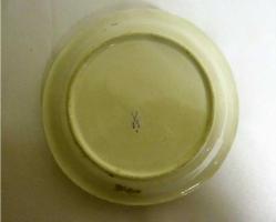 Meissen imzalı porselen el boyaması kapaklı reçellik. Çapı.19cm.