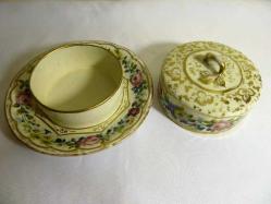 Meissen imzalı porselen el boyaması kapaklı reçellik. Çapı.19cm.