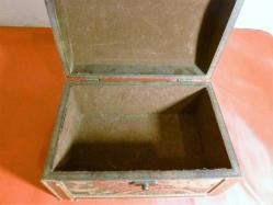 Ahşap küçük sandık. Boyut 21x14cm. Y.11cm