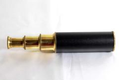 Pirinç 4 kademeli gemici dürbünü. Boyu açık. 37,5cm. kapalı 14cm.