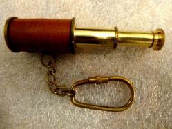 Pirinç gemici dürbünü anahtarlık. Boy açık. 8cm. Kapalı 4cm.