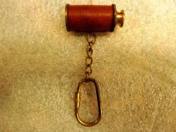 Pirinç gemici dürbünü anahtarlık. Boy açık. 8cm. Kapalı 4cm.