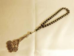 Gümüş püsküllü , gümüş işlemeli, usta işi 33 lük yeşil ateş kehribar tesbih. Püskül dahil 35cm.