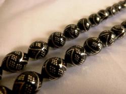 Gümüş işlemeli, usta işi 33'lük Erzurum oltu taşı tesbih. Püskül dahil 39cm.