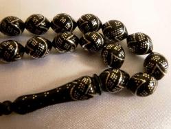 Gümüş işlemeli, usta işi 33'lük Erzurum oltu taşı tesbih. Püskül dahil 39cm.