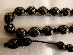 Gümüş işlemeli, usta işi 33'lük Erzurum oltu taşı tesbih. Püskül dahil 39cm.