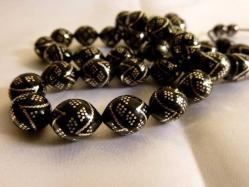 Gümüş işlemeli, usta işi 33'lük Erzurum oltu taşı tesbih. Püskül dahil 39cm.