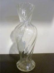 El üflemesi burgulu el yapımı eski cam vazo. Y:24 cm.