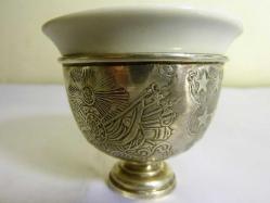 Osmanlı tuğralı,sah damgalı, porselen fincanlı, gümüş zarf. Y 4,5cm. Ağız çapı.5,5cm.